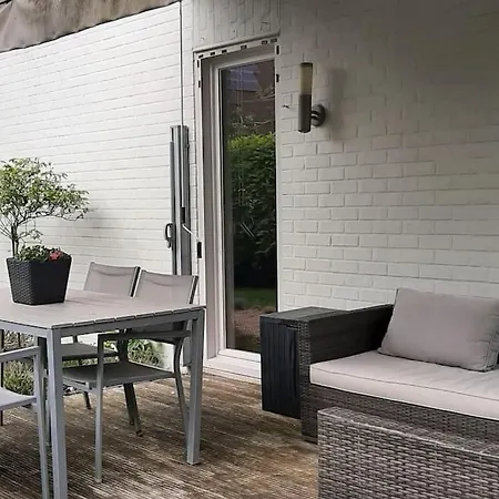 Zonnige Woning Met Zwemvijver