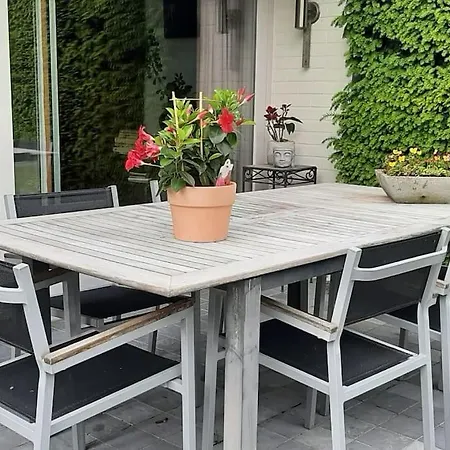 Zonnige Woning Met Zwemvijver * Koksijde