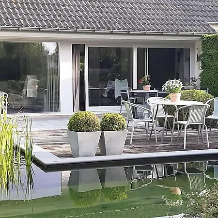 Villa Zonnige Woning Met Zwemvijver