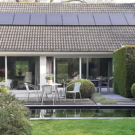 Zonnige Woning Met Zwemvijver Koksijde