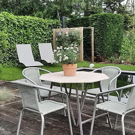 Villa Zonnige Woning Met Zwemvijver